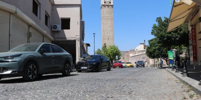 Adana’da sıcaklık 40 dereceyi buldu, cadde ve sokaklar boş kaldı