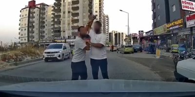 Yol verme tartışması büyüdü; Bagajdan testereyi çıkarıp sürücünün üzerine yürüdü