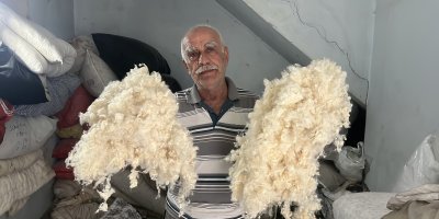 Adana’da 52 yıllık yorgancı mesleğinin geleceğinden endişeli: “Bu mesleği çocuğuma bile öğretemedim”