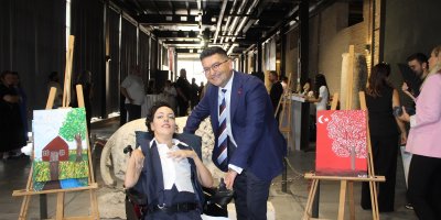 Adana’da özel bir sergi: “Damla’nın Fırçası” sanatseverlerle buluştu