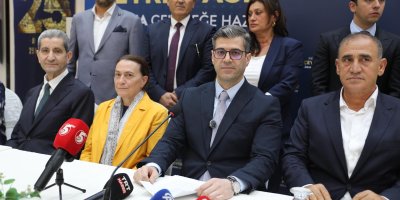 AK Parti Adana’da 25. kuruluş yıl dönümünü kutladı