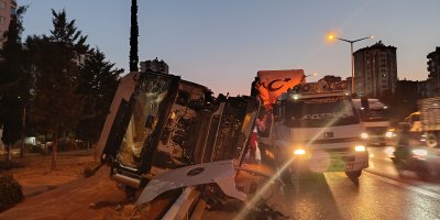 Adana'da zincirleme trafik kazası: 3 kişi yaralandı