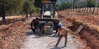 Kozan’da 11 mahallede yol seferberliği: Çalışmalar eş zamanlı sürüyor