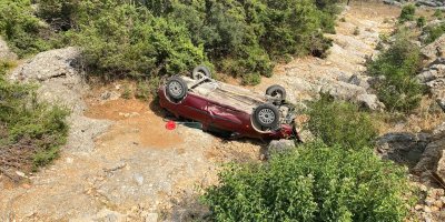 Feke’de otomobil şarampole devrildi: 2 kişi yaralandı