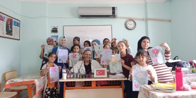 Adanalı ebru sanatçısı Ayşegül Kavas öğrencilerle buluştu