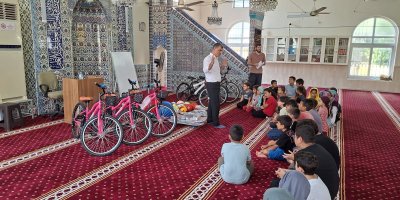 Yumurtalık’da Kur'an kursunu tamamlayan öğrencilere hediye