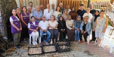 Adana Büyükşehir Belediyesi’nden kadın üreticilere destek: Kozan’da beyaz zambak hasadı tamamlandı