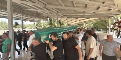 Adana’da silahlı saldırıda öldürülen baba ve oğlu yan yana defnedildi