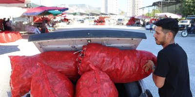 Kozan'da biber mesaisi başladı: 40 yıllık Toros otomobiller biber nakliye aracına dönüştü