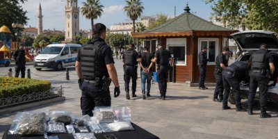 Ceyhan’da Kent Meydanı’nda uyuşturucu operasyonu: Belediye personeli tutuklandı