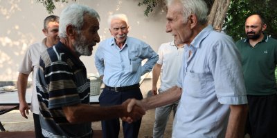 Kozan’da kazanın ardından iki dede helalleşti