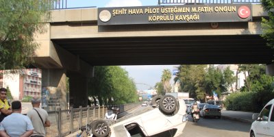 Yüreğir’de otomobil köprüden yola düştü: Sürücü yaralandı