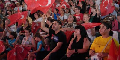 Çukurova'da 30 Ağustos coşkusu "Yüzyılın Destanı" ile yaşandı