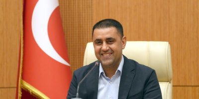 Çukurova Belediye Başkanı Emrah Kozay: “30 Ağustos, bağımsızlık tutkusunun zafere dönüştüğü gündür”
