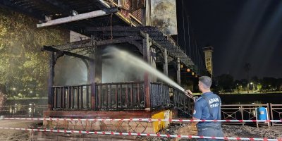 Adana’da asma yaya köprüsünde yangın: 20 metrelik bölüm zarar gördü