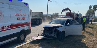 Ceyhan’da otomobil ile yolcu minibüsü çarpıştı: 1 kişi hayatını kaybetti, 3 kişi yaralandı