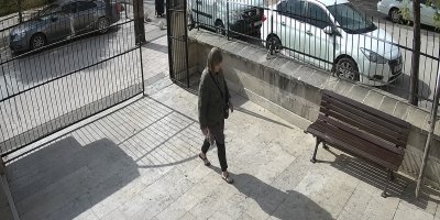 Adana’da camide yankesicilik kamerada: Şüphelilerden biri tutuklandı