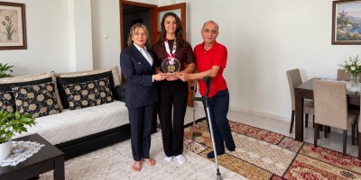 Milli sporcu Aleyna Oruç’un üniversite hayaline Filiz Kepme’den destek: “Hayatın bana emanet”