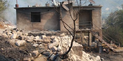 Aladağ’da orman yangını 19 evi küle çevirdi