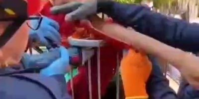 Adana’da oyun oynarken yaralandı: Koluna demir saplandı