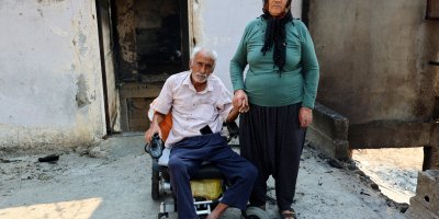 Aladağ’daki yangında evlerini kaybeden yaşlı çiftin feryadı: “Bütün hatıralarım yandı”