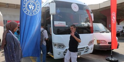 Adana’ya gelen öğrenciler otogarda karşılanıp yurtlarına ulaştırılıyor