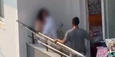 Adana’da balkonda kadını sopayla darbeden adam gözaltına alındı