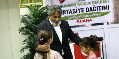 Adana İHH’dan 1.200 öğrenciye kırtasiye desteği