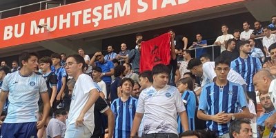 Adana Demirspor tribünlerinde Mahir Çayan bayrağı dikkat çekti