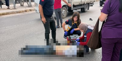 Adana’da üst geçitten düşen kişiye minibüs çarptı: Hayatını kaybetti