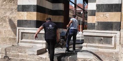 Seyhan Belediyesi'nden ibadethanelerde kapsamlı temizlik çalışması