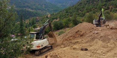 Saimbeyli’nin Himmetli Mahallesi’ne halı saha yapılıyor