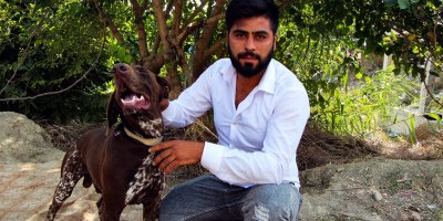 Adana’da köpeğe sopayla şiddet: “Tavuklarıma saldırdı” diyerek kendini savundu