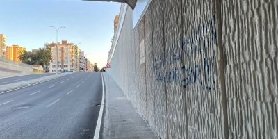 Adana’da yeni açılan Kasım Gülek Altgeçidi’nin duvarlarına yazılar yazıldı