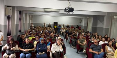 Adana’da velilere “Okul ve Aile Hayatı” ile “Bilinçli Medya Kullanımı” eğitimi verildi