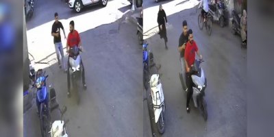 Çantası çalınan kadın, motorlu kapkaççıların peşinden koştu