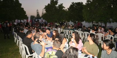 Adana Büyükşehir Belediyesi, Lezzet Festivali’nde öğrencileri kebap sofrasında buluşturdu
