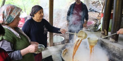 Saimbeyli’de pekmez mesaisi başladı: 300 kilo üzümden 50-60 kilo pekmez