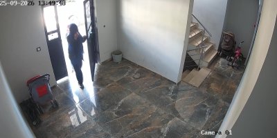 Eliyle yüzünü kapattı, 10 bin TL ve çeyrek altın çaldı: "Görüntülerdeki kişi ben değilim"