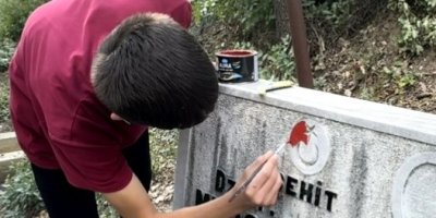 Feke’de öğrenciler şehit mezarlarının bakımını yaptı