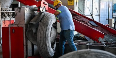 Seyhan Belediyesi'nden sıfır atık seferberliği: Atık lastikler ekonomiye kazandırılıyor