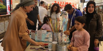 Adana’da hükümlülerin eserleri bağımlılıkla mücadele için sergilendi