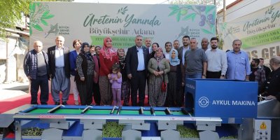 Karaisalı’da zeytin üreticilerine boylama makinesi desteği