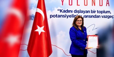 AK Parti Sarıçam Kadın Kolları Başkanı Ülkü Kurt istifa etti