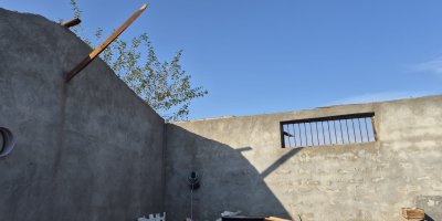 Kozan’da fırtına ev ve ahırın çatısını uçurdu