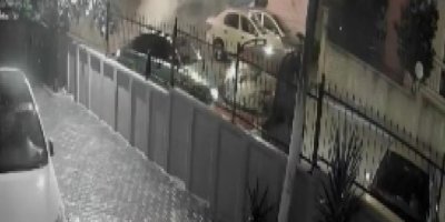 Adana’da havai fişekli tehlikeli eğlence: Ateş parçaları araç ve evlere sıçradı