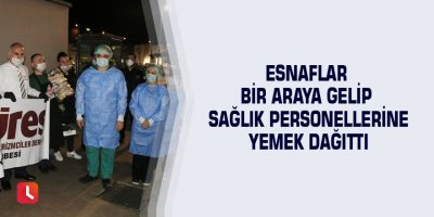 Esnaflar bir araya gelip sağlık personellerine yemek dağıttı