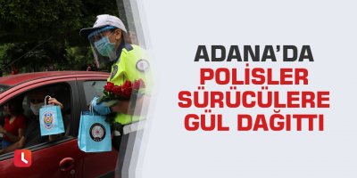 Adana’da polisler sürücülere gül dağıttı