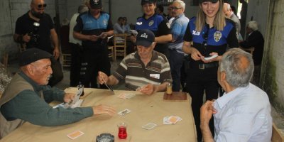 Kadın polisten kadına şiddete kahvehanede önlem