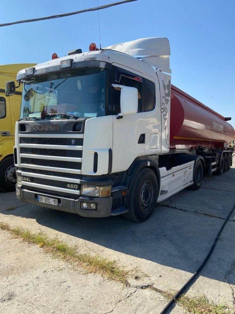 2 tırdan 300 bin liralık kaçak akaryakıt çıktı